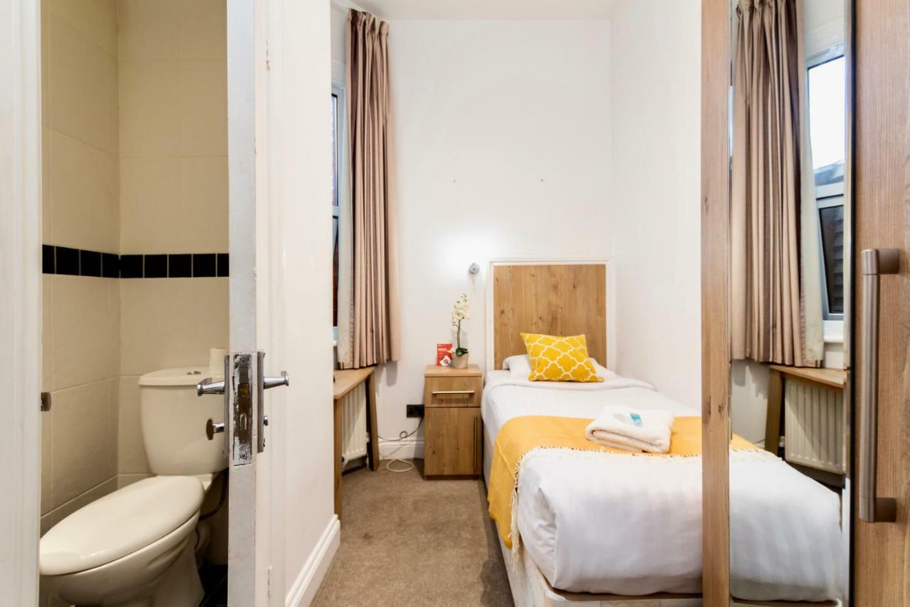Oyo Tamtam Acton Hotel ลอนดอน ภายนอก รูปภาพ