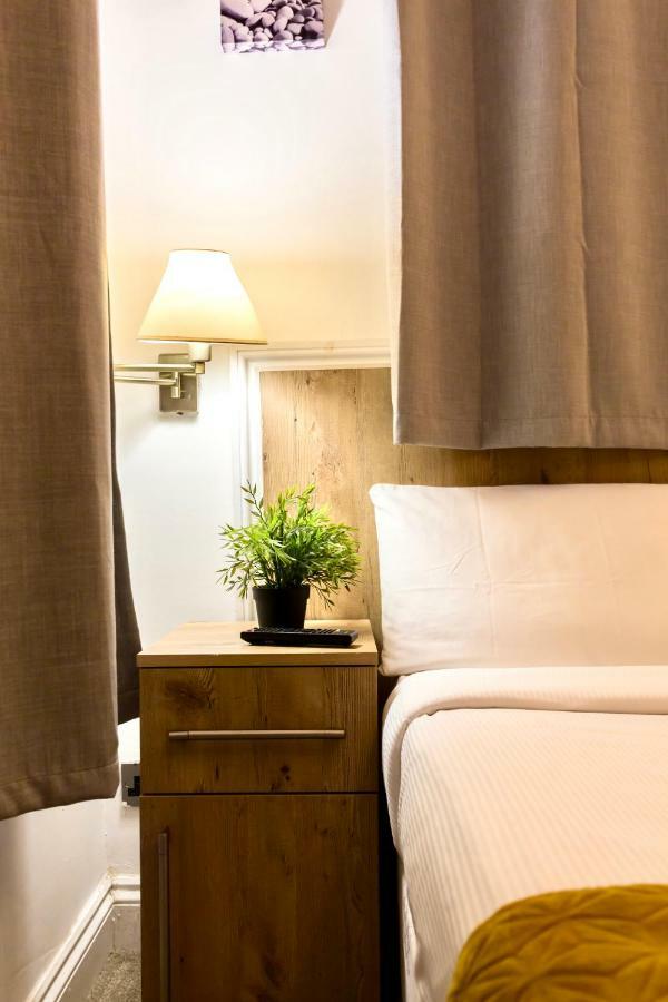 Oyo Tamtam Acton Hotel ลอนดอน ภายนอก รูปภาพ